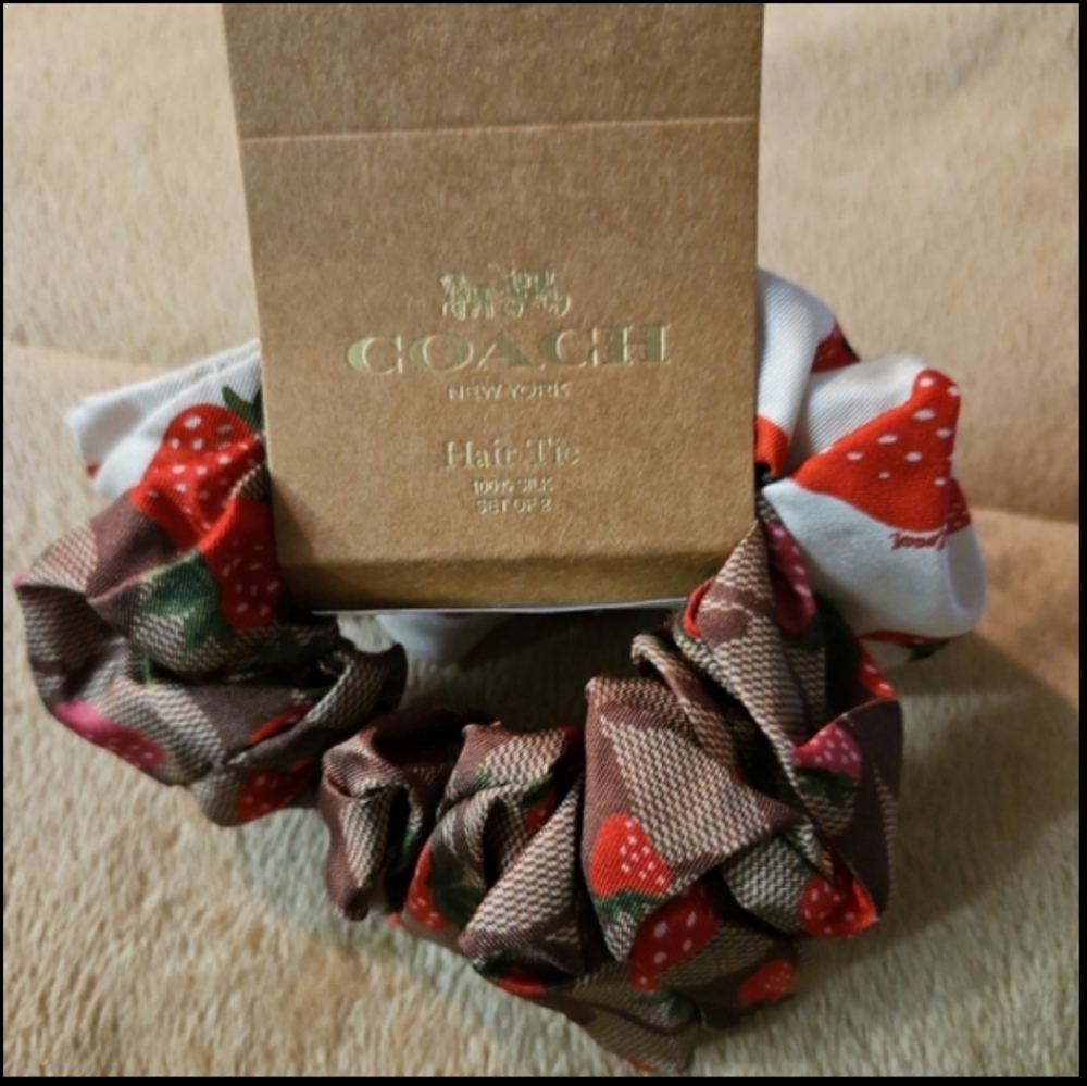 Coach scrunchies - Picture 2 of 2